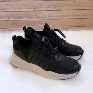 UGG Women’s La Daze Black Sneakers