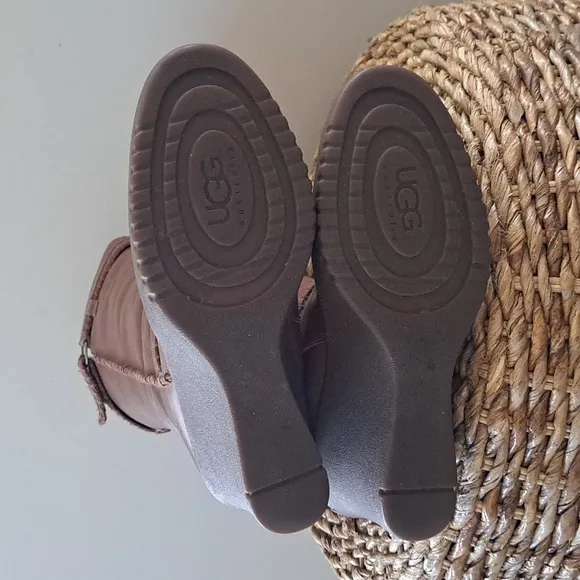 UGG Womens Maxene Brown Leather Sheepskin Lined‎ 3&quot; Wedge Tall Boots Zipper Sz.8