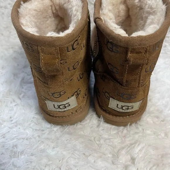 UGG Classic Mini II Embossed Chestnut Suede Sheepskin Lined Ankle Boots girl SZ4