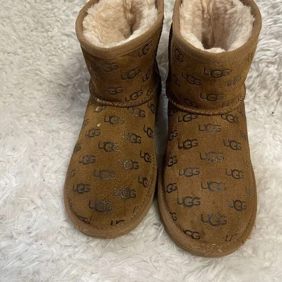 UGG Classic Mini II Embossed Chestnut Suede Sheepskin Lined Ankle Boots girl SZ4