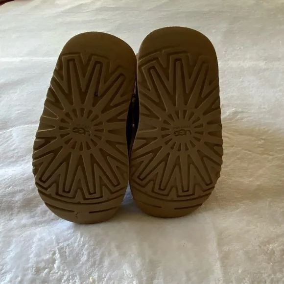 𝅺UGG'S Toddler Bailey Bow ll Boots