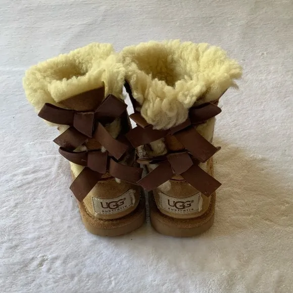 𝅺UGG'S Toddler Bailey Bow ll Boots