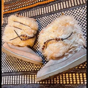 Ugg’s Ranier 5189 Limited edition Suede Eskimo boots sz 9