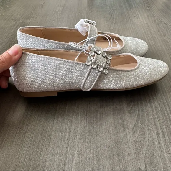Unisa  Embellished Buckle Mary Jane metallic silver Flats size 5.5 NWT $60