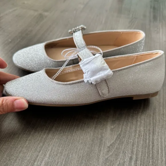 Unisa  Embellished Buckle Mary Jane metallic silver Flats size 5.5 NWT $60