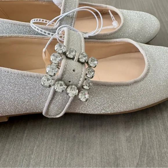 Unisa  Embellished Buckle Mary Jane metallic silver Flats size 5.5 NWT $60