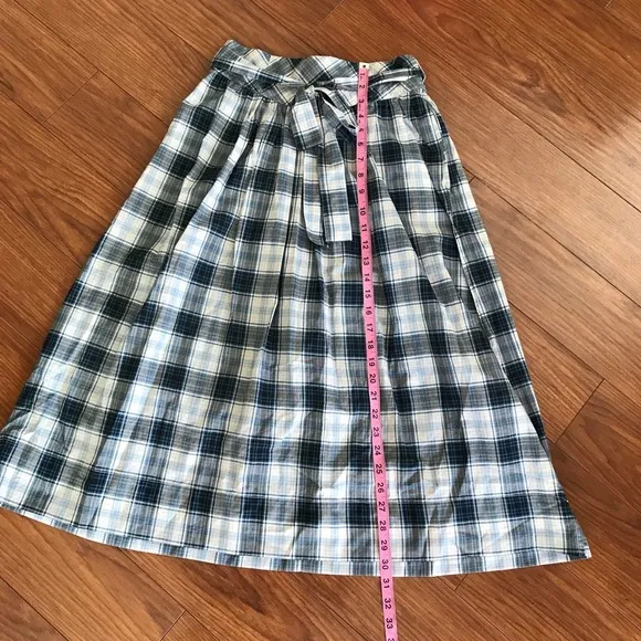 URBAN OUTFITTERS Plaid Skirt Size Small NWT