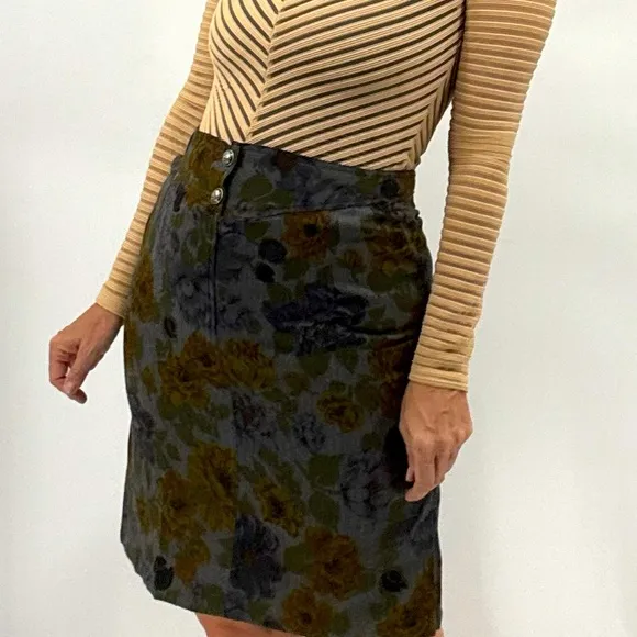 Valentino Miss V Vintage 90’s Floral Embellished Logo High Rise Pencil Skirt