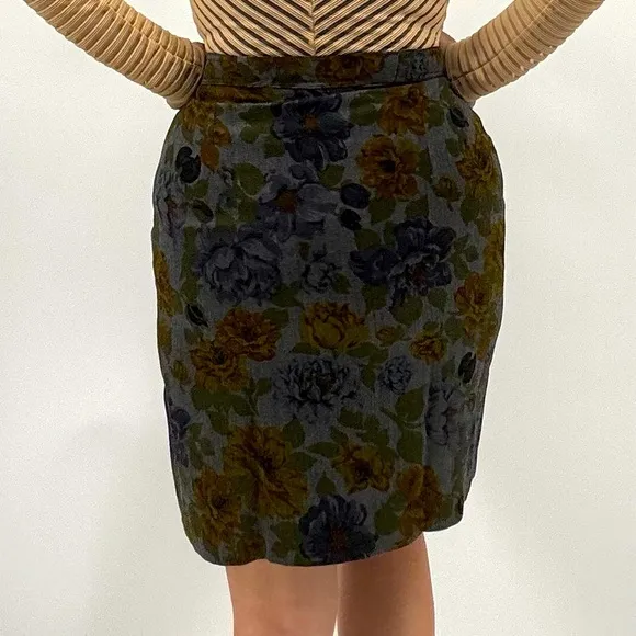 Valentino Miss V Vintage 90’s Floral Embellished Logo High Rise Pencil Skirt