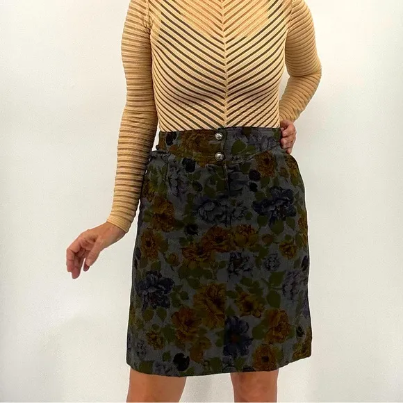 Valentino Miss V Vintage 90’s Floral Embellished Logo High Rise Pencil Skirt