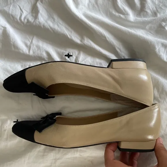 VANELi Favor Slip-on Flats Tan and black Bow Coquette Leather Sz 8 NARROW