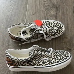 Vans Era Safari Multi Sand Shell True White sneakers size 8.5”