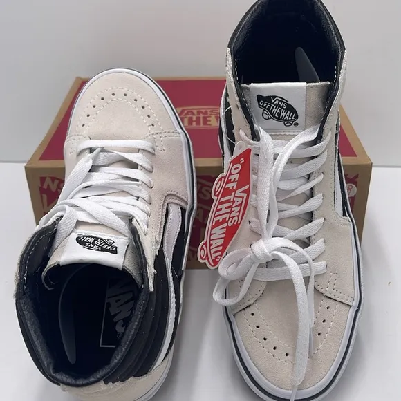 Vans Men’s High-Top Sneakers in Black White Sk8-Hi BoltAntique White/Black
