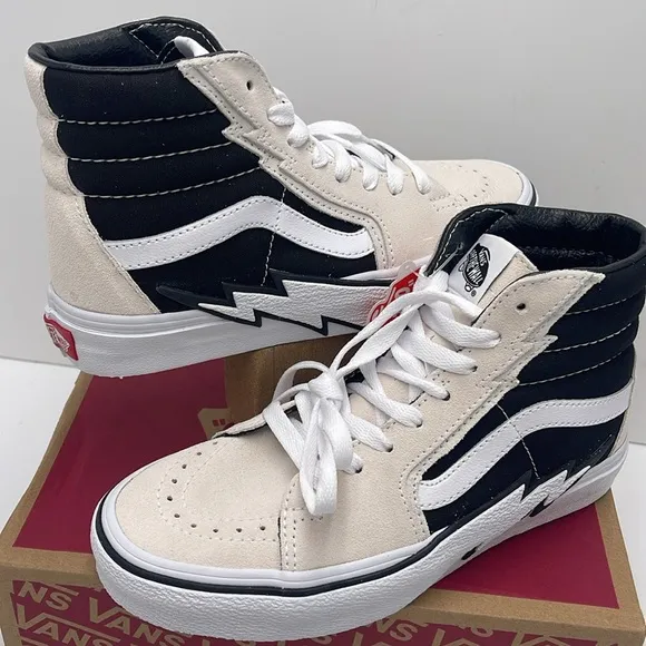 Vans WMNS High-Top Sneakers in Black White Sk8-Hi BoltAntique White/Black