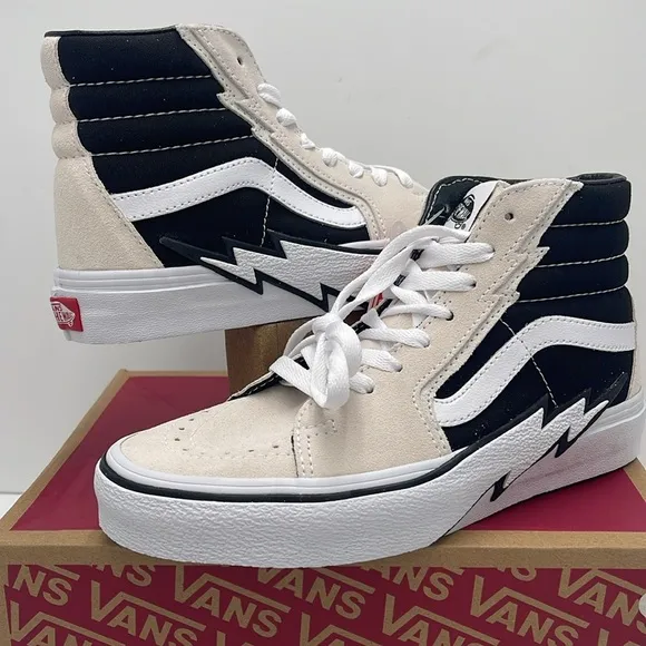 Vans WMNS High-Top Sneakers in Black White Sk8-Hi BoltAntique White/Black