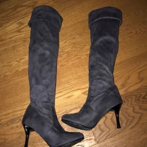 Vero Cuoio Women's Faux Suede Over The Knee High Heeled Boots Gray Size 8