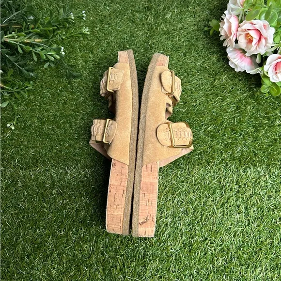 Veronicas' FavoritesPaige Buckle Sandal Desert$295 women size 6.5 new
