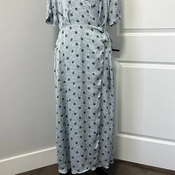 Vince Camuto Light Blue Leaf Print Elbow Length Sleeves Wrap Maxi Dress Large