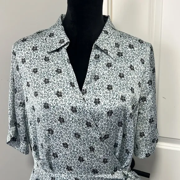 Vince Camuto Light Blue Leaf Print Elbow Length Sleeves Wrap Maxi Dress Large