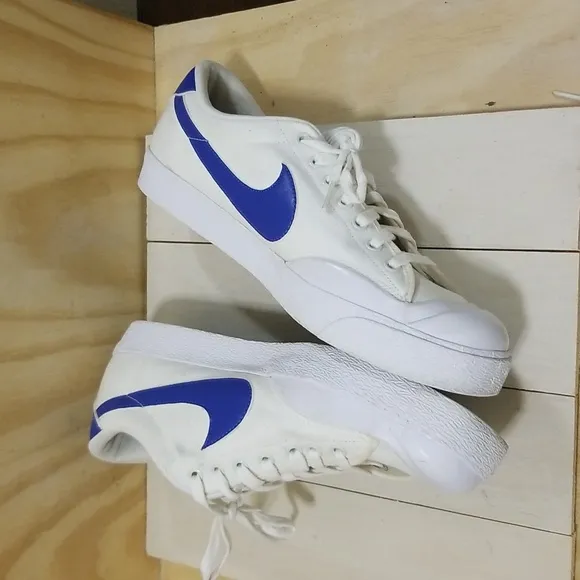 Vintage 1980’s Nike Lady All Court w/LB size 13 Mens