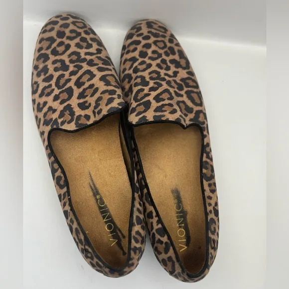 Vionic Women’s Size 7.5 Willa Tan Leopard Cheetah Slip On Loafers Flat Shoes