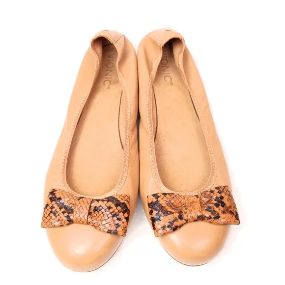 Vionic Zelda NPA Ballet Flats Snakeskin Print Bow Tan Macaroon Women 8.5