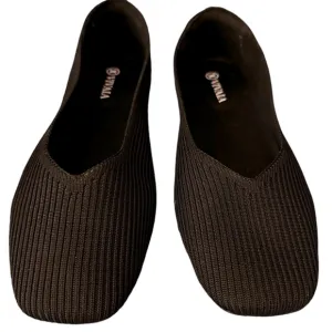 Vivaia Caprice square toe, v-cut flats made from recycled material. US size 8.5