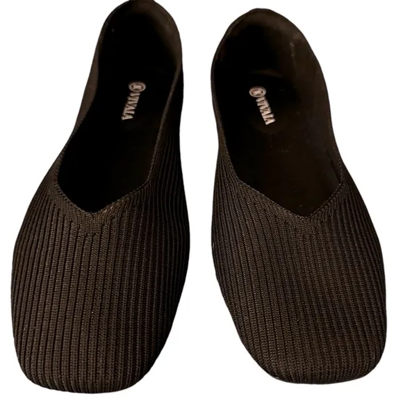 Vivaia Caprice square toe, v-cut flats made from recycled material. US size 8.5