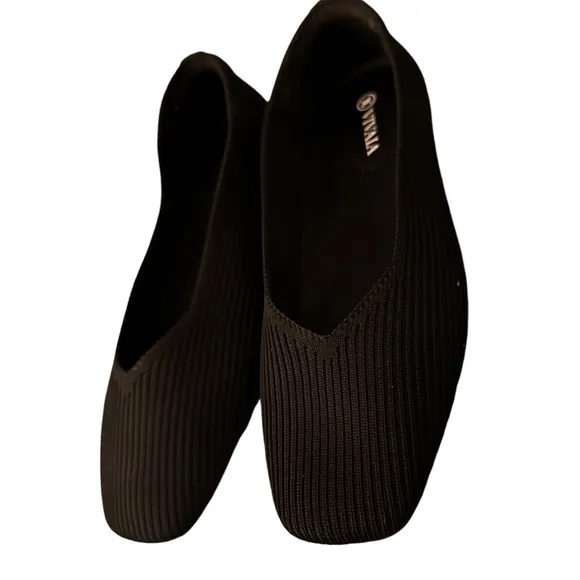 Vivaia Caprice square toe, v-cut flats made from recycled material. US size 8.5