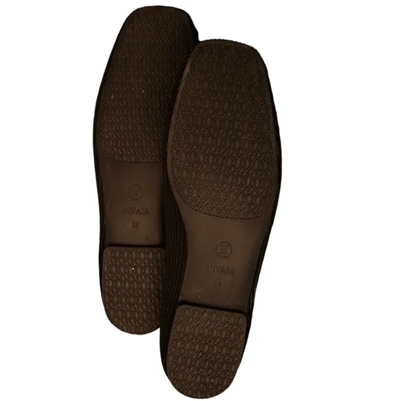 Vivaia Caprice square toe, v-cut flats made from recycled material. US size 8.5