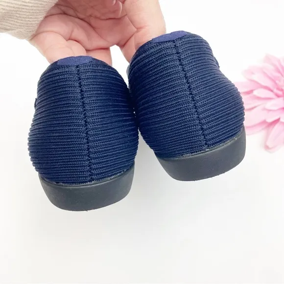 Vivaia Square-Toe V-Cut Flats (Margot 2.0) Navy Blue