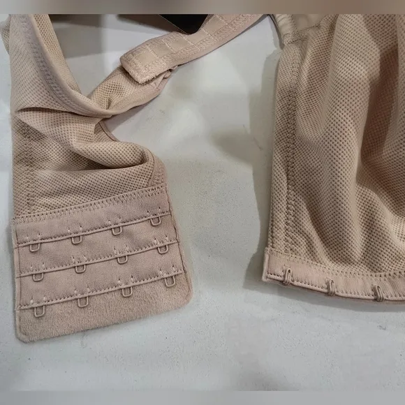 Wacoal Simone Sports Bra Size 38H