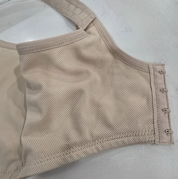 Wacoal Simone Sports Bra Size 38H