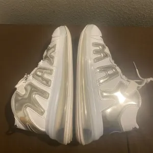White and Silver High-Top Sneakers Air Max 720 QS Chrome fit women size 13
