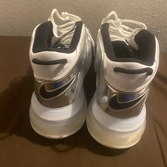 White and Silver High-Top Sneakers Air Max 720 QS Chrome fit women size 13