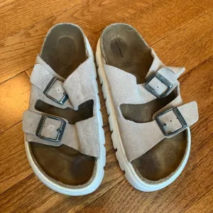 Women’s Suede Sandals with Buckles - SZ 6