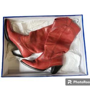 Women's White Mountain Leather Pull-On Cowgirl Boots, Dallas Red, Size 6-1/2 M