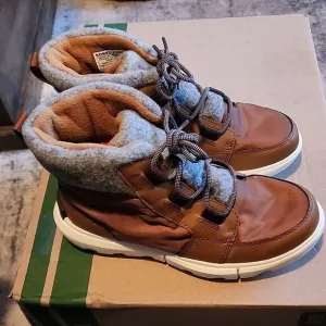 Women's Sorel fleece lined boots NWOT Size 7