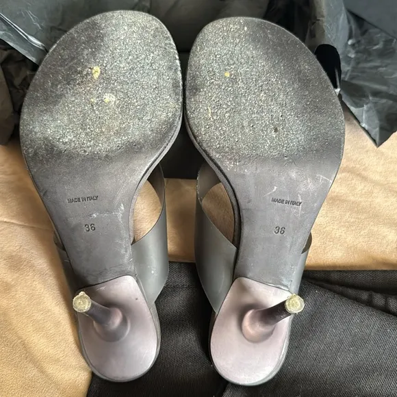Yeezy Akon Season 8 grey thong sandals size 6