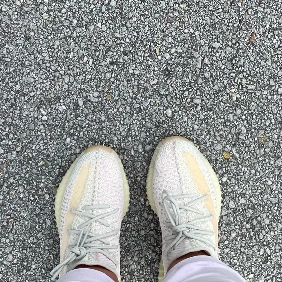 YEEZY boost 350 v2 “light”