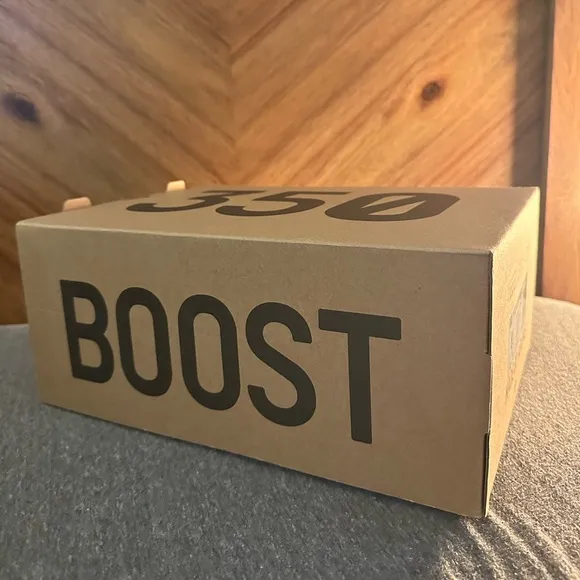 YEEZY boost 350 v2 “light”