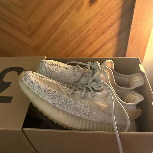 YEEZY boost 350 v2 “light”