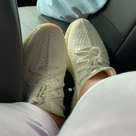 YEEZY boost 350 v2 “light”