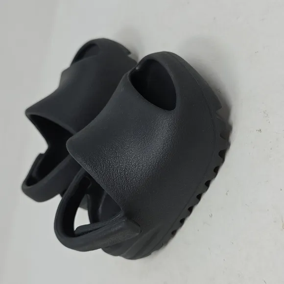 Yeezy Slides Infants Onyx Sandals Size 3K