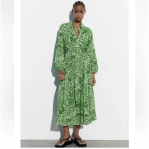 Zara • printed summer long sleeve maxi collared dress $149
